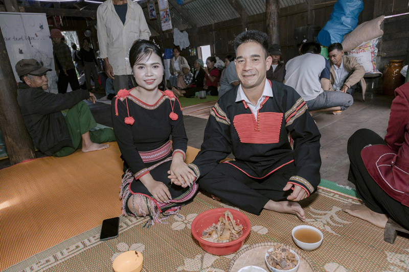 Cô dâu Ê Đê rước rể bằng công nông, rộn ràng cả buôn làng - Ảnh 6. Cô dâu Ê Đê rước rể bằng công nông, rộn ràng cả buôn làng - Ảnh 6.