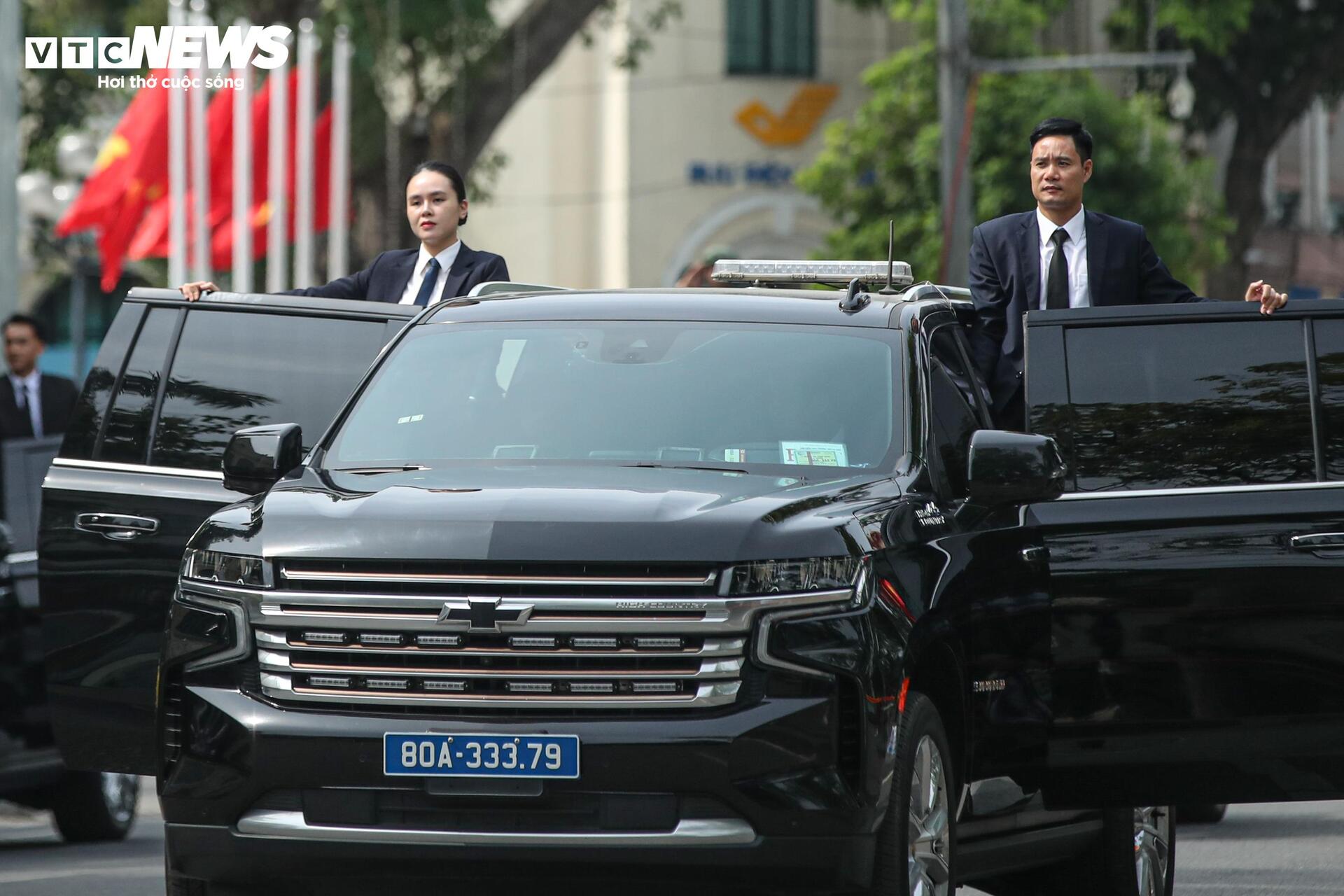 Lực lượng Cảnh vệ phản ứng thần tốc, diễn tập bảo vệ yếu nhân tại Hồ Gươm - Ảnh 14. Lực lượng Cảnh vệ phản ứng thần tốc, diễn tập bảo vệ yếu nhân tại Hồ Gươm - Ảnh 14.