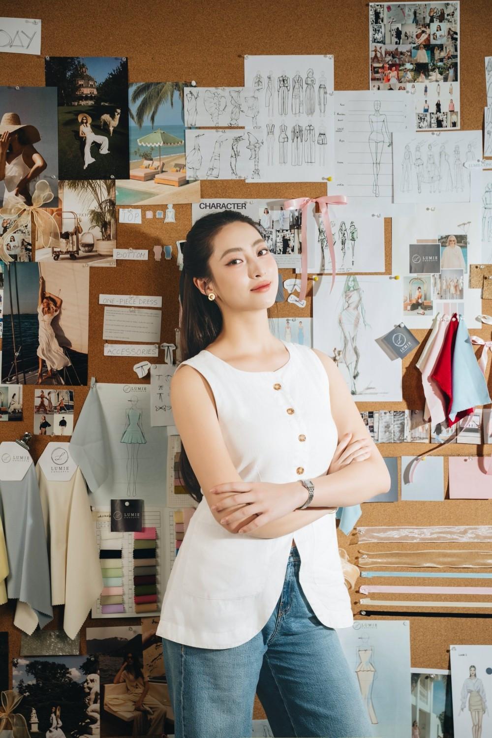 Cuộc sống tuổi 25 của Hoa hậu Lương Thùy Linh: Đa tài, học vấn 'khủng' và tự chủ tài chính- Ảnh 3. Cuộc sống tuổi 25 của Hoa hậu Lương Thùy Linh: Đa tài, học vấn 'khủng' và tự chủ tài chính- Ảnh 3.