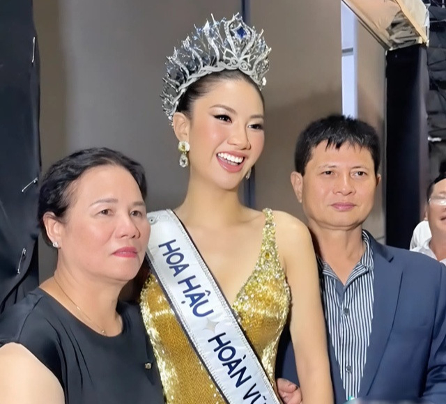 Ngỡ ngàng cơ ngơi Hoa hậu Nguyễn Hoàng Phương Linh - Ảnh 1.