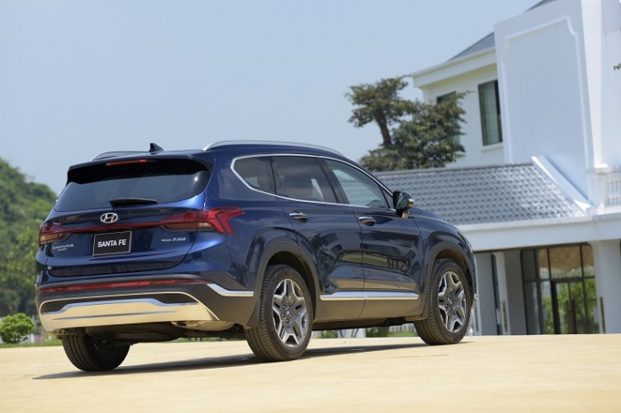 Giá xe Hyundai Santa Fe giảm kỷ lục tới 200 triệu đồng, thấp hơn cả xe cũ, thậm chí chỉ ngang Honda CR-V- Ảnh 3.
Giá xe Hyundai Santa Fe giảm kỷ lục tới 200 triệu đồng, thấp hơn cả xe cũ, thậm chí chỉ ngang Honda CR-V- Ảnh 3.