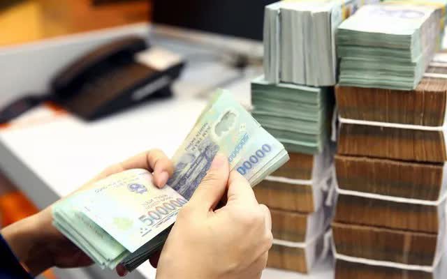 Xuất hiện ngân hàng lãi suất cao tới 7,7%: Gửi 500 triệu đồng 12 tháng nhận bao nhiêu tiền lãi?