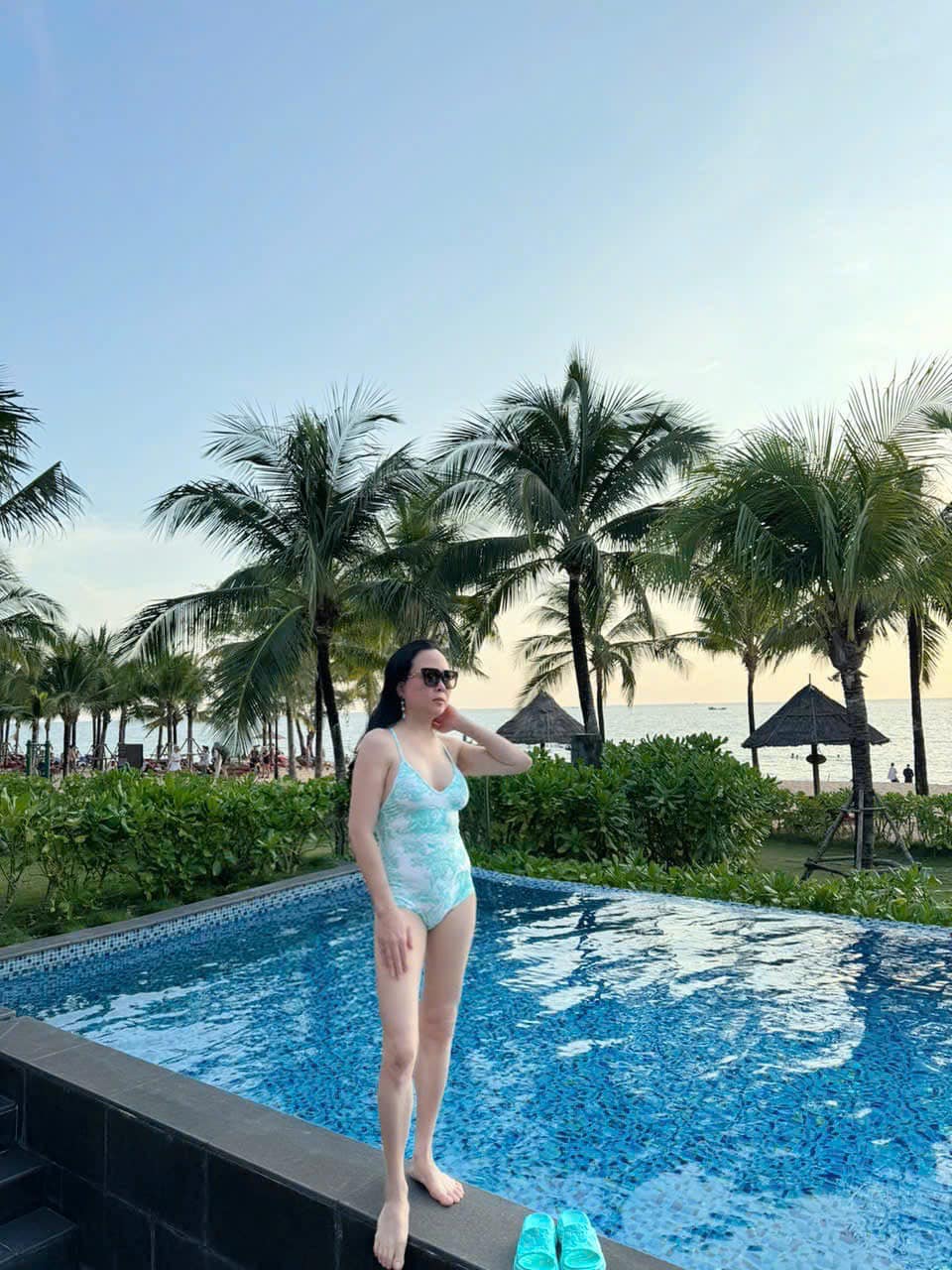 'Tình cũ' Quách Ngọc Ngoan diện bikini khoe sắc vóc nuột như gái đôi mươi- Ảnh 7.