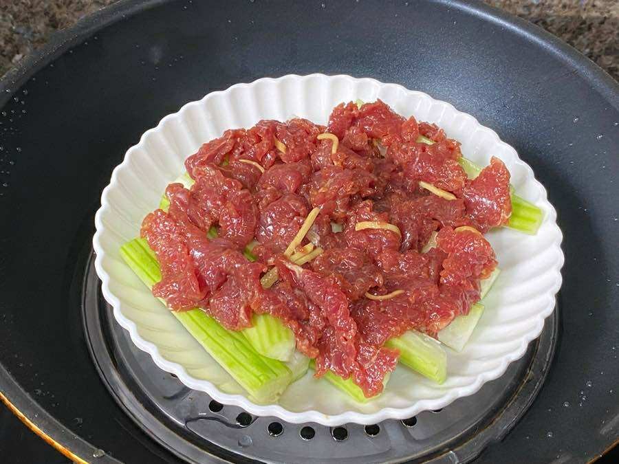 Món hấp này chỉ dùng 2 nguyên liệu, thời gian nấu chỉ 10-15 phút mà ngon miệng lại tốt để giảm cân, giữ dáng- Ảnh 10. Món hấp này chỉ dùng 2 nguyên liệu, thời gian nấu chỉ 10-15 phút mà ngon miệng lại tốt để giảm cân, giữ dáng- Ảnh 10.