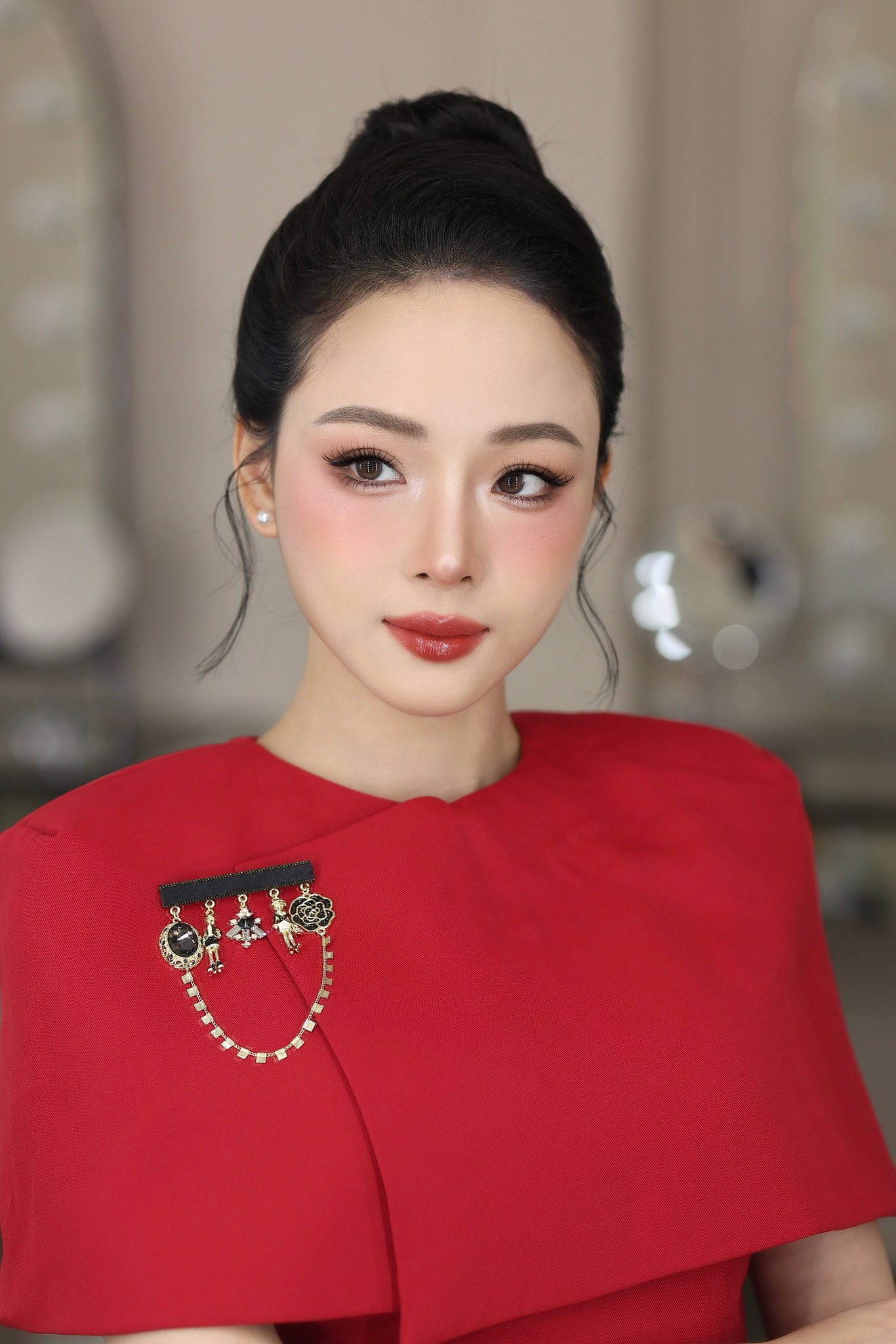 18 năm sau ngày đăng quang hoa hậu ở nước ngoài, mỹ nhân Việt này  đang làm công việc gì?- Ảnh 2.