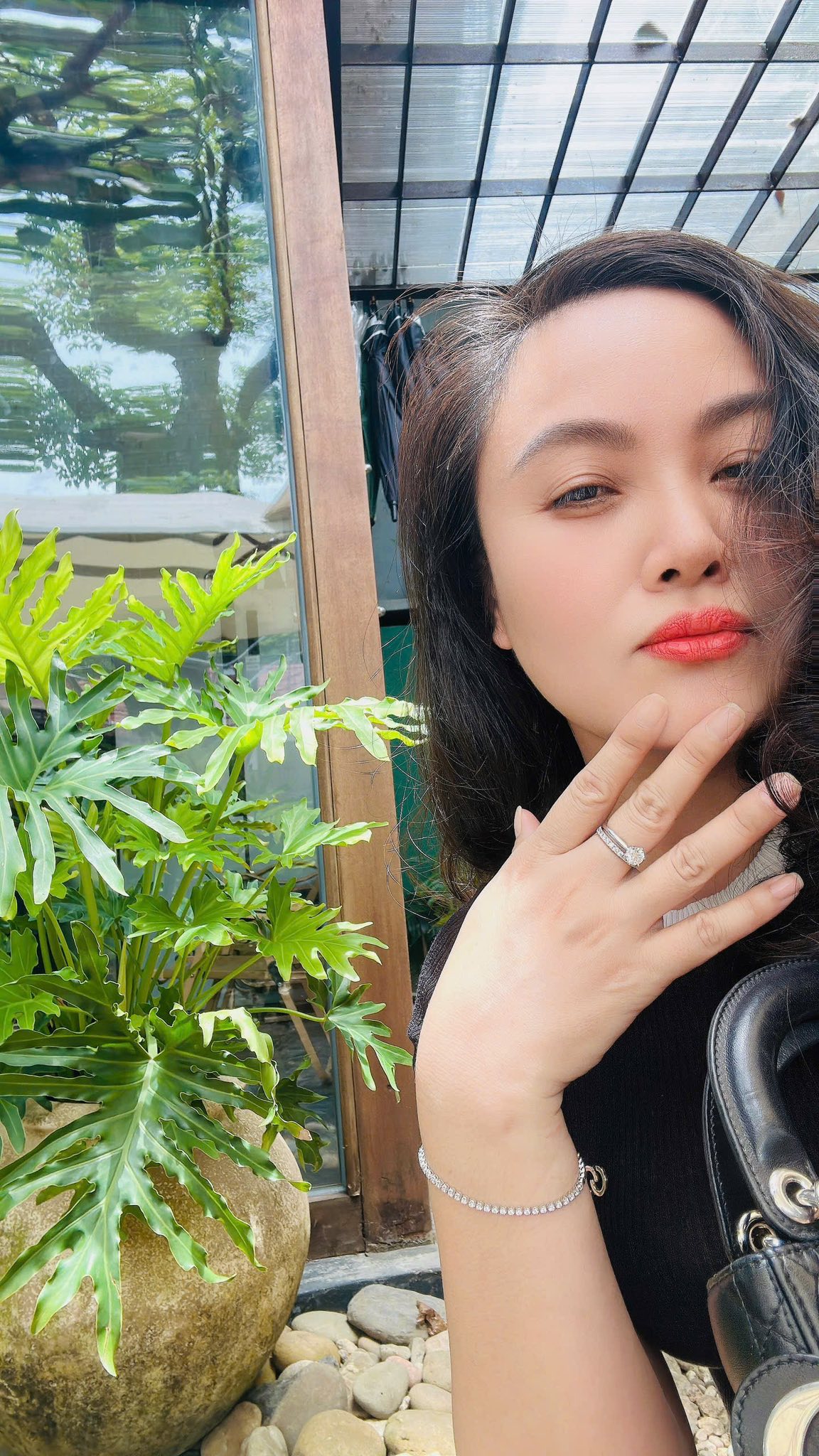 Hoa khôi Hải Phòng - vợ Long Nhật gây sốc với diện mạo trẻ đẹp ở tuổi trung niên- Ảnh 2.