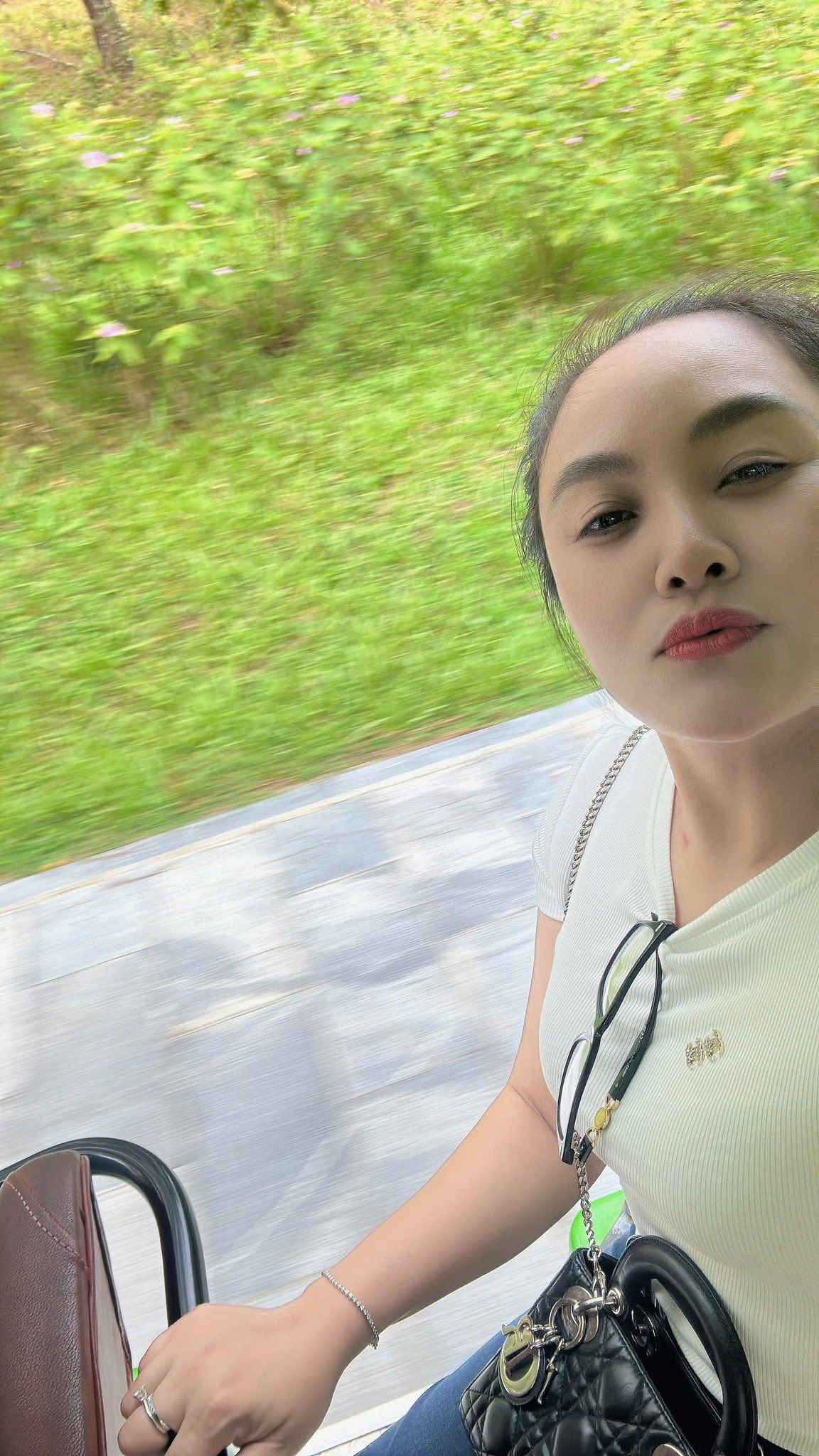 Hoa khôi Hải Phòng - vợ Long Nhật gây sốc với diện mạo trẻ đẹp ở tuổi trung niên- Ảnh 4.