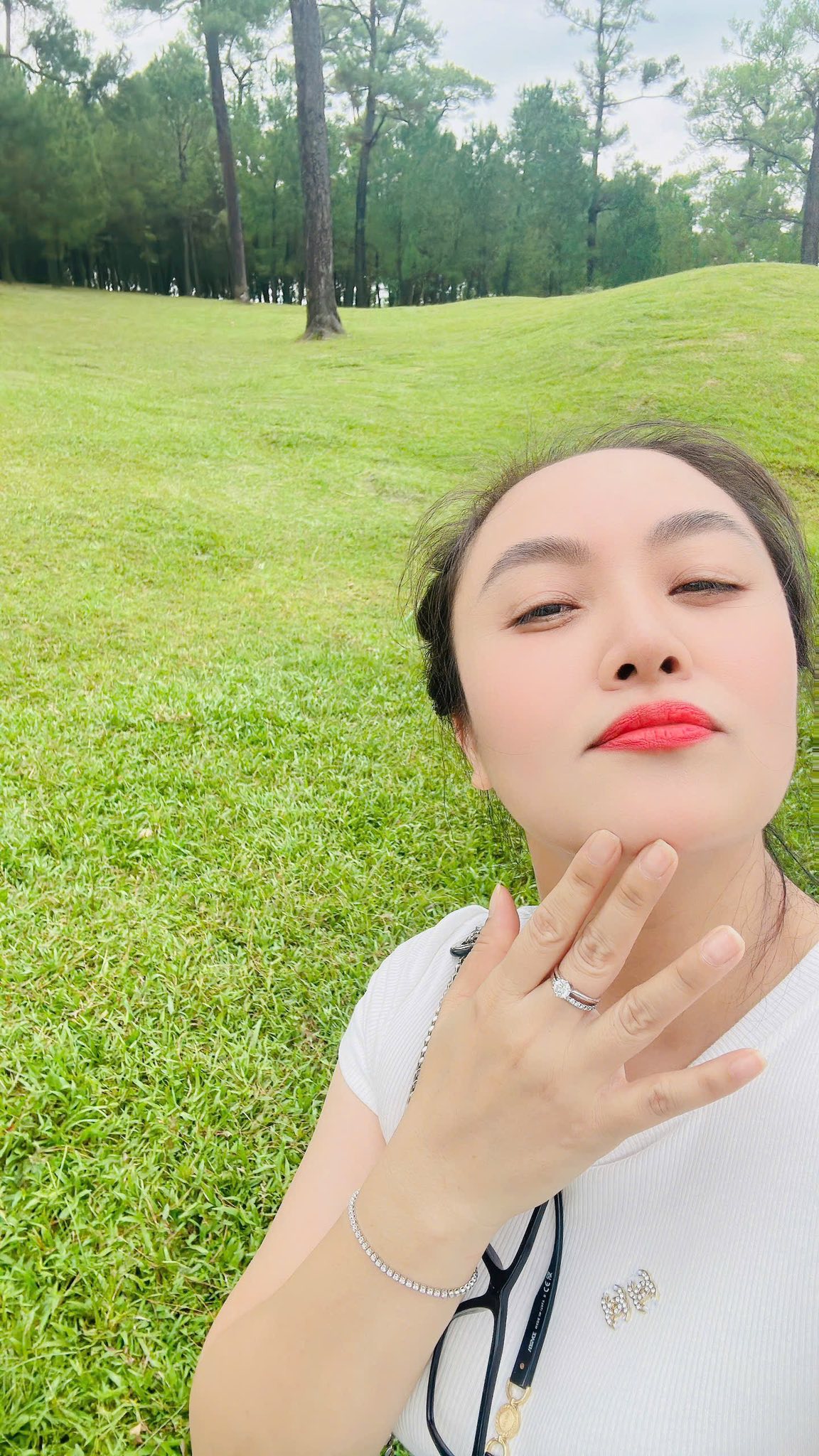 Hoa khôi Hải Phòng - vợ Long Nhật gây sốc với diện mạo trẻ đẹp ở tuổi trung niên- Ảnh 6.