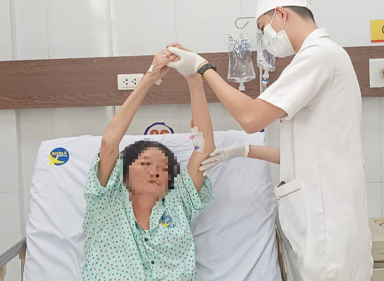 Người phụ nữ 63 tuổi bị vỡ bàng quang vì thường xuyên phải làm việc 'bất đắc dĩ' này - Ảnh 2.