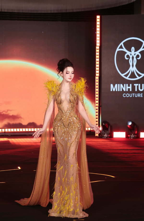 Mrs Asia International 2024 Kiều Vũ: Tôi không cạnh tranh về vẻ ngoài, mà tập trung làm đẹp bằng trí tuệ- Ảnh 3. Mrs Asia International 2024 Kiều Vũ: Tôi không cạnh tranh về vẻ ngoài, mà tập trung làm đẹp bằng trí tuệ- Ảnh 3.
