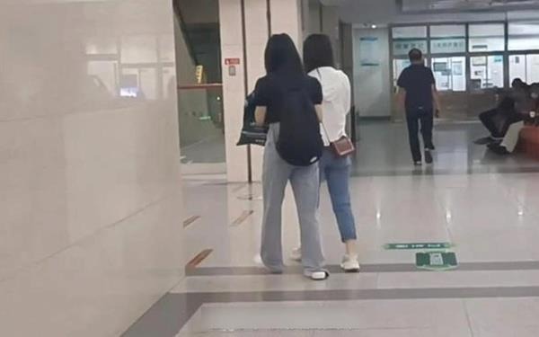 Cô gái 27 tuổi nhập viện sau khi mẹ hỏi: "Bao giờ mới lấy chồng?"