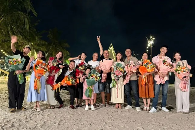 Lương Thu Trang và Duy Hưng rời đoàn làm phim, hé lộ kết thúc của phim 'Dịu dàng màu nắng'?- Ảnh 1. Lương Thu Trang và Duy Hưng rời đoàn làm phim, hé lộ kết thúc của phim 'Dịu dàng màu nắng'?- Ảnh 1.