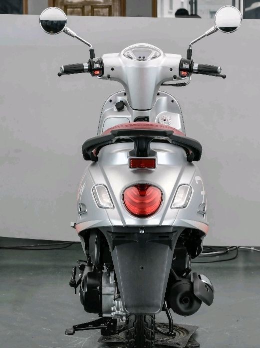 Xe ga 150cc giá 18 triệu đồng đẹp cổ điển, động cơ khỏe như SH 150i, giá rẻ hơn Vision, chỉ tầm Wave Alpha- Ảnh 3. Xe ga 150cc giá 18 triệu đồng đẹp cổ điển, động cơ khỏe như SH 150i, giá rẻ hơn Vision, chỉ tầm Wave Alpha- Ảnh 3.