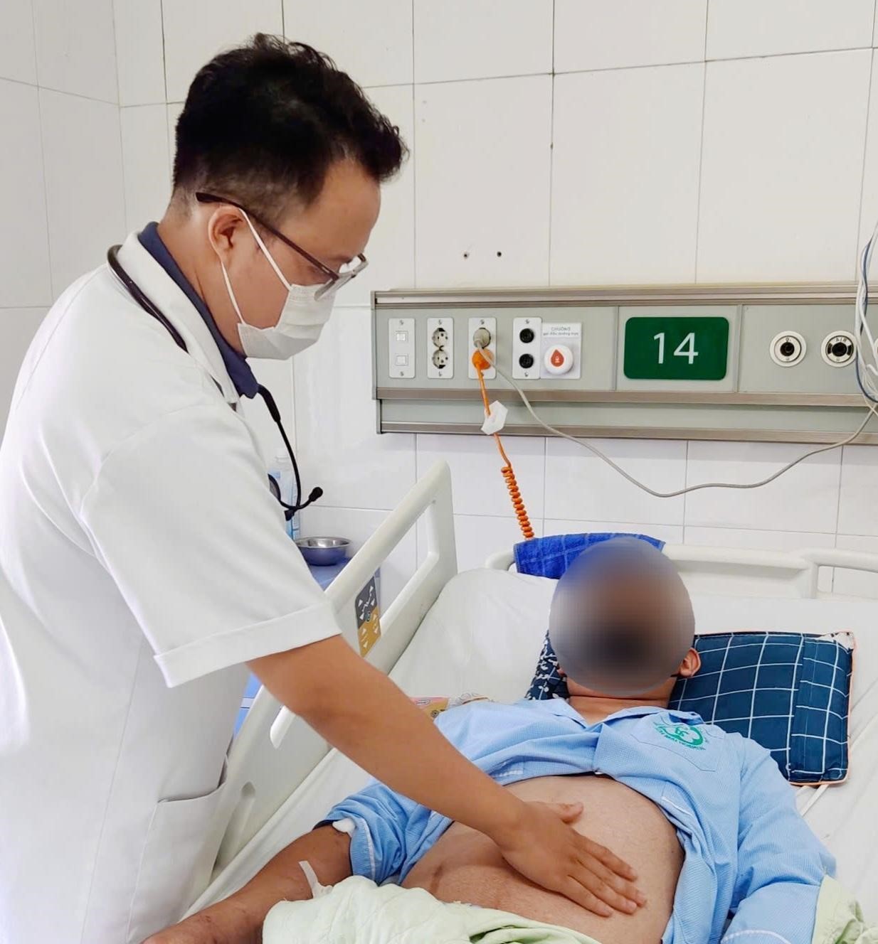 Mắc sốt xuất huyết, nam thanh niên 27 tuổi ở Hà Nội nhập viện trong tình trạng cô đặc máu nghiêm trọng - Ảnh 1. Mắc sốt xuất huyết, nam thanh niên 27 tuổi ở Hà Nội nhập viện trong tình trạng cô đặc máu nghiêm trọng - Ảnh 1.