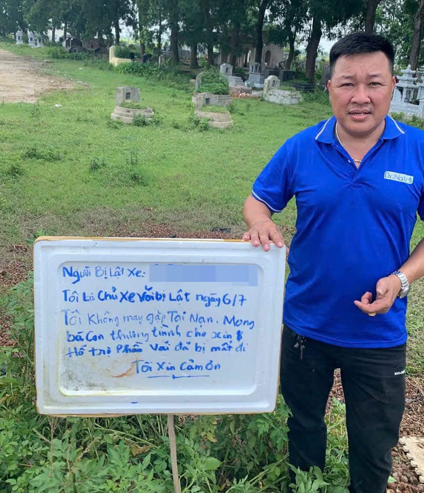 Vụ 'hôi' 4 tấn vải trên xe tải bị lật ở Hà Nội: Nhiều người hỏi thăm, chuyển tiền cho tài xế - Ảnh 3.