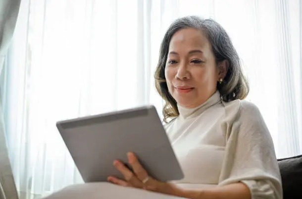 Mẹ U70 tặng nhà để được chăm sóc tuổi già, con gái quay lưng bán nhà trong lặng lẽ - Ảnh 1. Mẹ U70 tặng nhà để được chăm sóc tuổi già, con gái quay lưng bán nhà trong lặng lẽ - Ảnh 1.