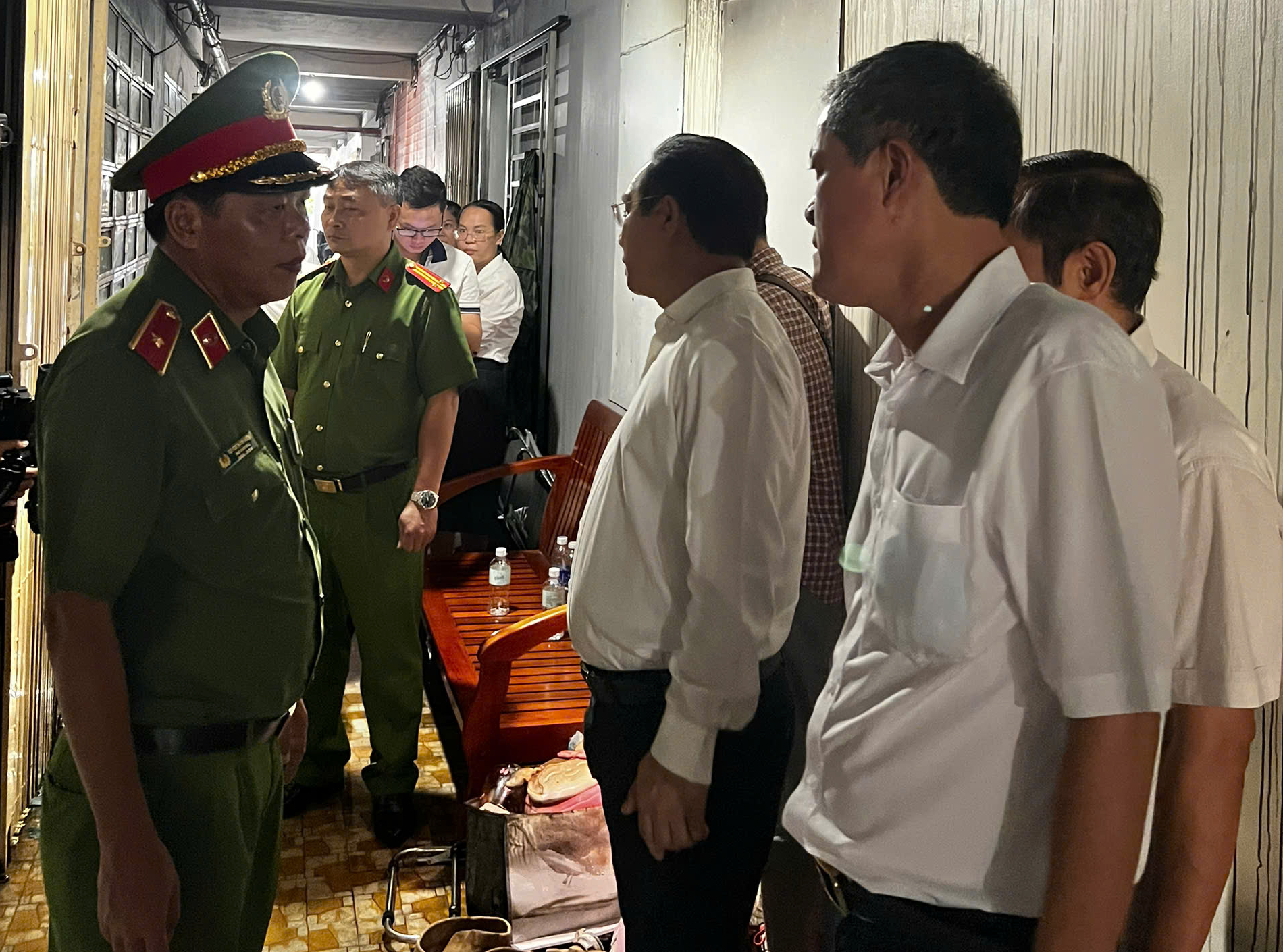 Chủ tịch UBND TPHCM chỉ đạo khắc phục vụ cháy làm 8 người tử vong tại cư xá Độc Lập- Ảnh 2. Chủ tịch UBND TPHCM chỉ đạo khắc phục vụ cháy làm 8 người tử vong tại cư xá Độc Lập- Ảnh 2.