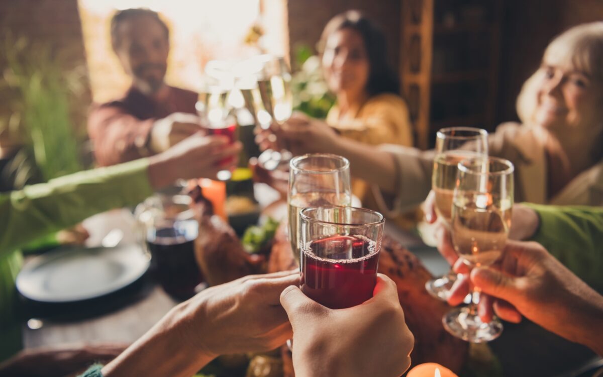 Vì sao người EQ cao luôn né tránh xuất hiện 4 nơi này?