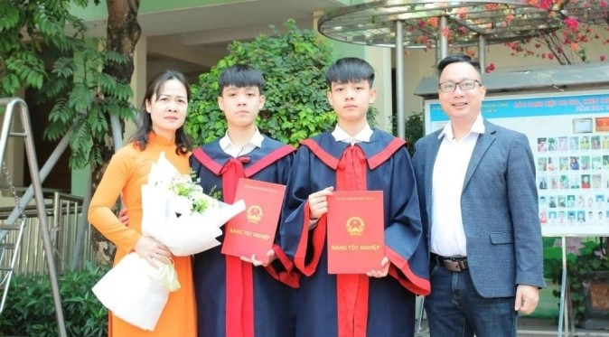 Hai anh em song sinh giành ngôi thủ khoa, á khoa trường chuyên Hạ Long - Ảnh 1. Hai anh em song sinh giành ngôi thủ khoa, á khoa trường chuyên Hạ Long - Ảnh 1.