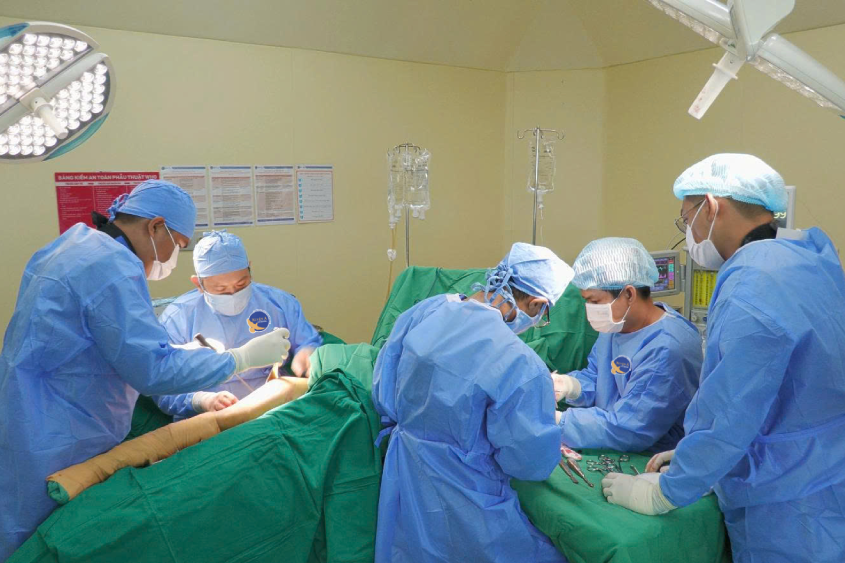 Nặng gấp đôi các bạn cùng trang lứa, bé trai nguy kịch sau vài ngày sốt - Ảnh 3. Nặng gấp đôi các bạn cùng trang lứa, bé trai nguy kịch sau vài ngày sốt - Ảnh 3.
