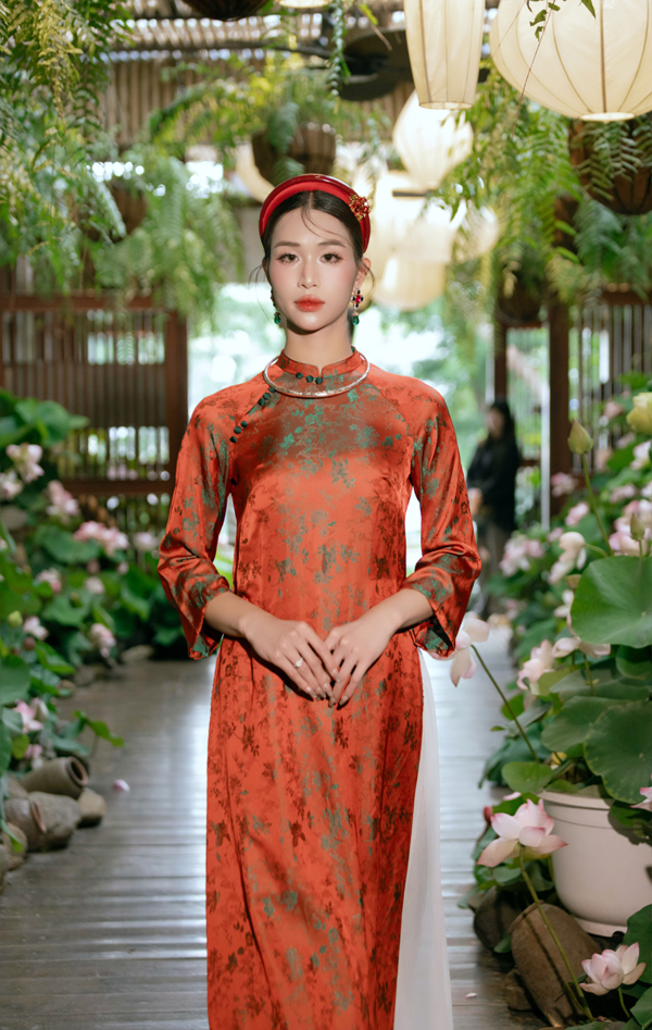 Ngắm nét nữ tính của á hậu chuyển giới trong show của NTK Cao Minh Tiến - Ảnh 4. Ngắm nét nữ tính của á hậu chuyển giới trong show của NTK Cao Minh Tiến - Ảnh 4.