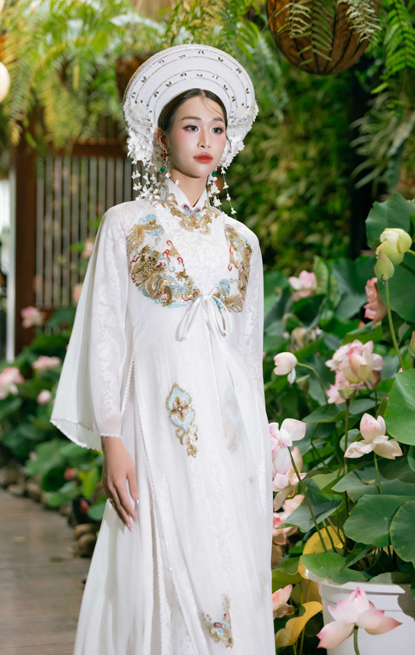 Ngắm nét nữ tính của á hậu chuyển giới trong show của NTK Cao Minh Tiến - Ảnh 6. Ngắm nét nữ tính của á hậu chuyển giới trong show của NTK Cao Minh Tiến - Ảnh 6.