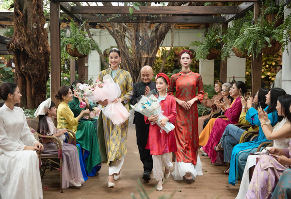 Ngắm nét nữ tính của á hậu chuyển giới trong show của NTK Cao Minh Tiến - Ảnh 9. Ngắm nét nữ tính của á hậu chuyển giới trong show của NTK Cao Minh Tiến - Ảnh 9.