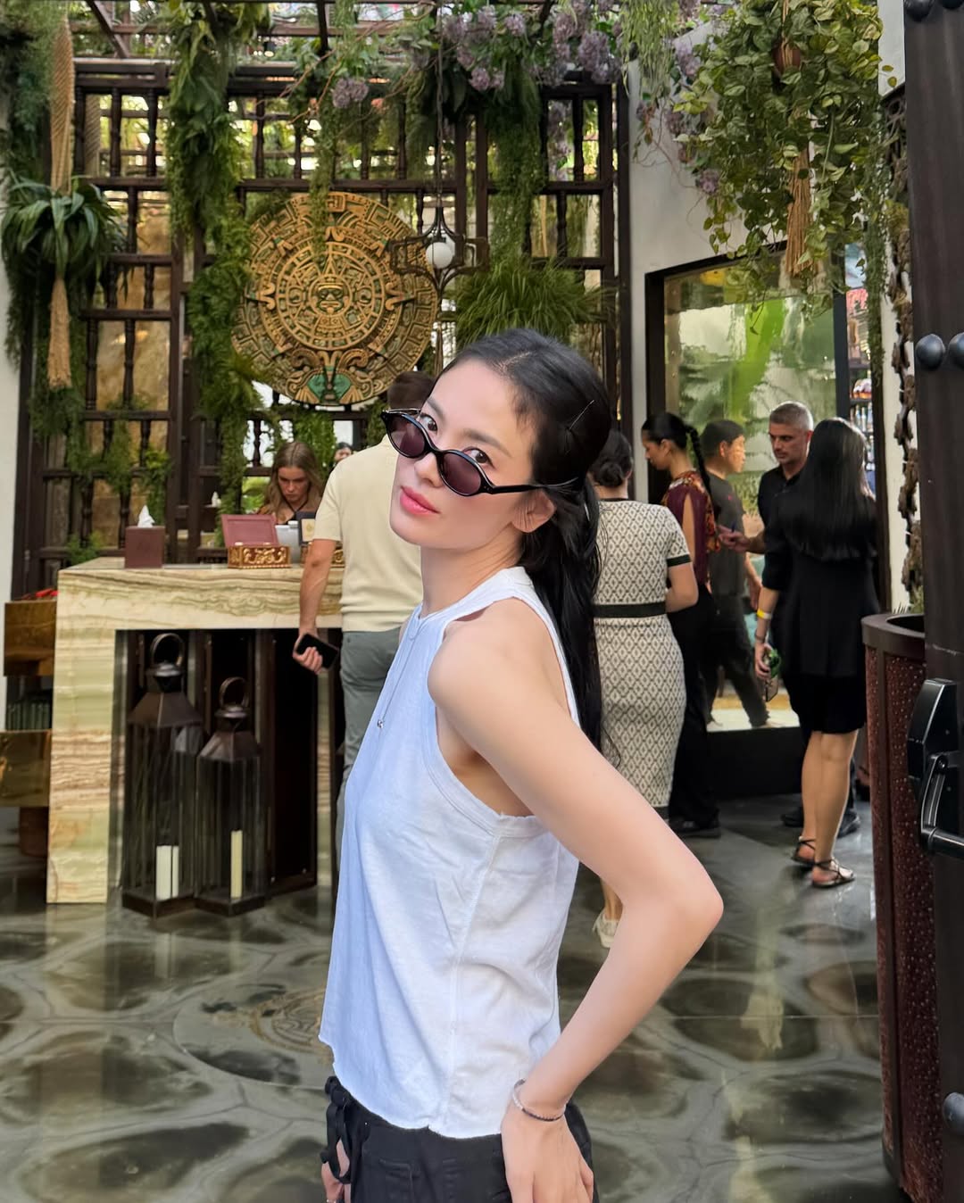 Song Hye Kyo 43 tuổi vẫn là 