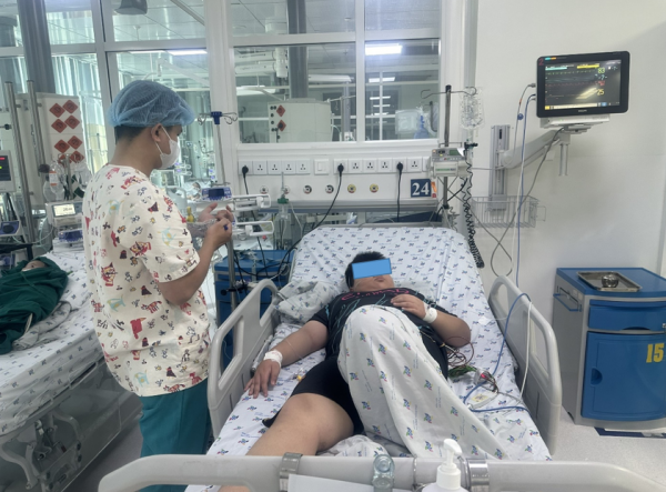 Nặng gấp đôi các bạn cùng trang lứa, bé trai nguy kịch sau vài ngày sốt - Ảnh 1. Nặng gấp đôi các bạn cùng trang lứa, bé trai nguy kịch sau vài ngày sốt - Ảnh 1.