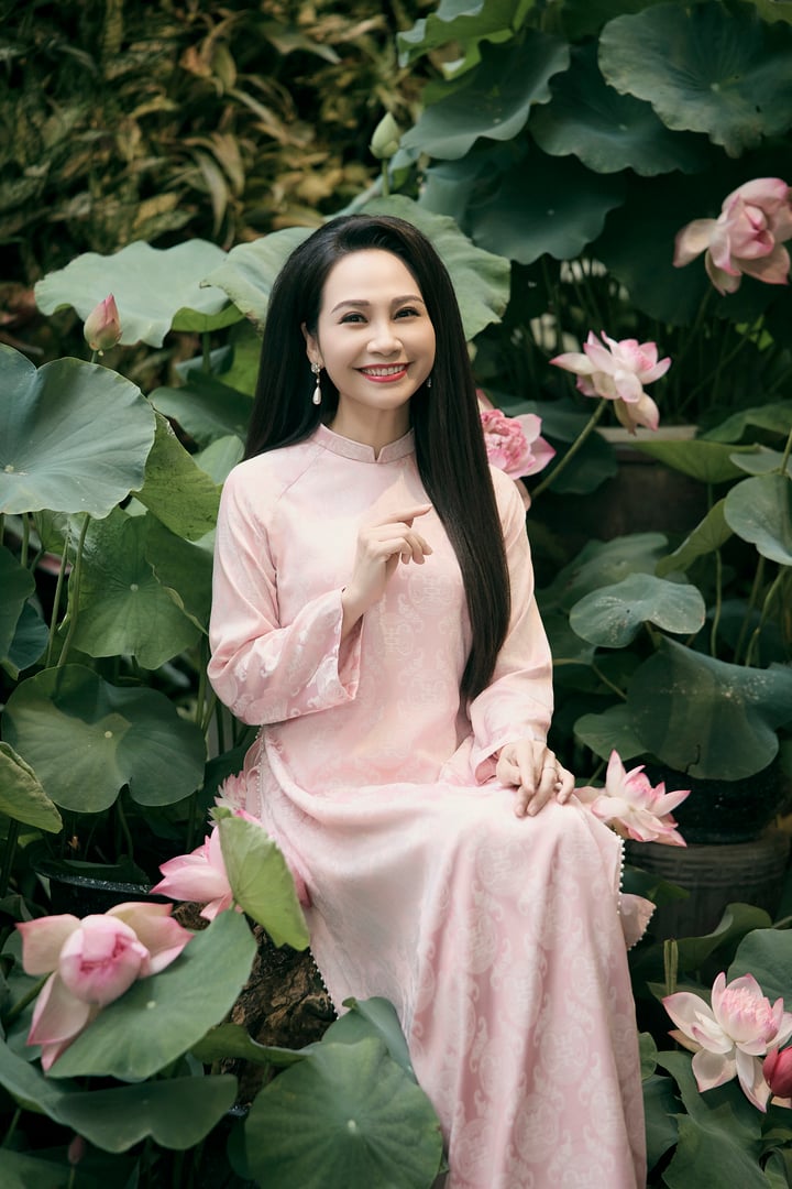 Hoa hậu Ngọc Hân rạng rỡ ở tháng thứ 7 thai kỳ, nhan sắc mẹ bầu gây sốt - Ảnh 8. Hoa hậu Ngọc Hân rạng rỡ ở tháng thứ 7 thai kỳ, nhan sắc mẹ bầu gây sốt - Ảnh 8.