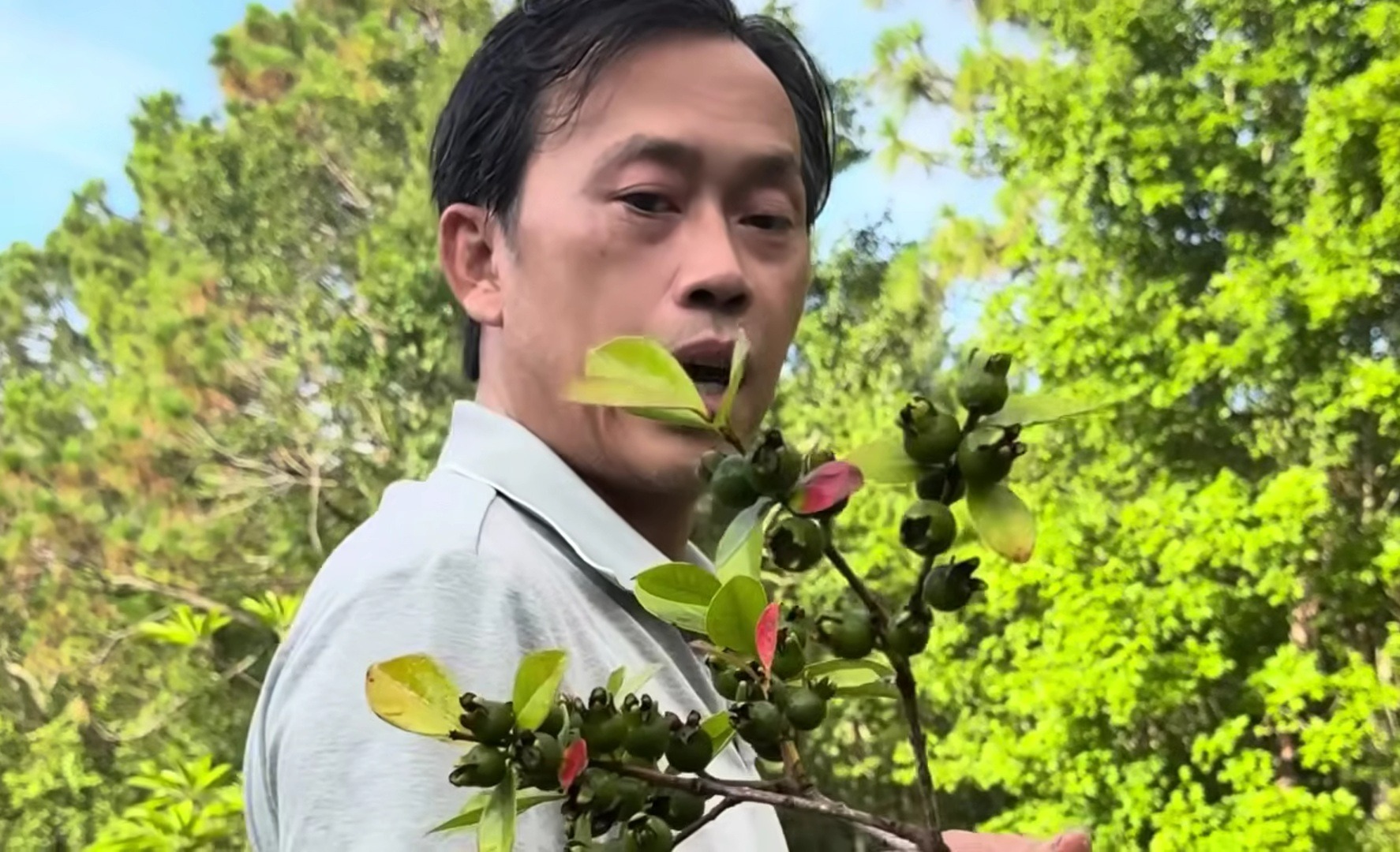 Sau thời gian dài vắng bóng, NS Hoài Linh xuất hiện trở lại, gây bất ngờ với cơ ngơi tại Mỹ- Ảnh 3. Sau thời gian dài vắng bóng, NS Hoài Linh xuất hiện trở lại, gây bất ngờ với cơ ngơi tại Mỹ- Ảnh 3.