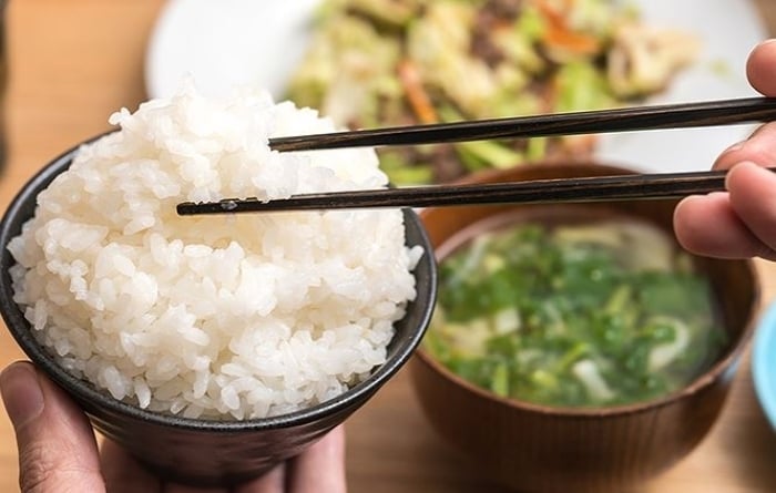 Điều gì xảy ra với cơ thể bạn nếu ăn sáng bằng cơm? - Ảnh 1. Điều gì xảy ra với cơ thể bạn nếu ăn sáng bằng cơm? - Ảnh 1.