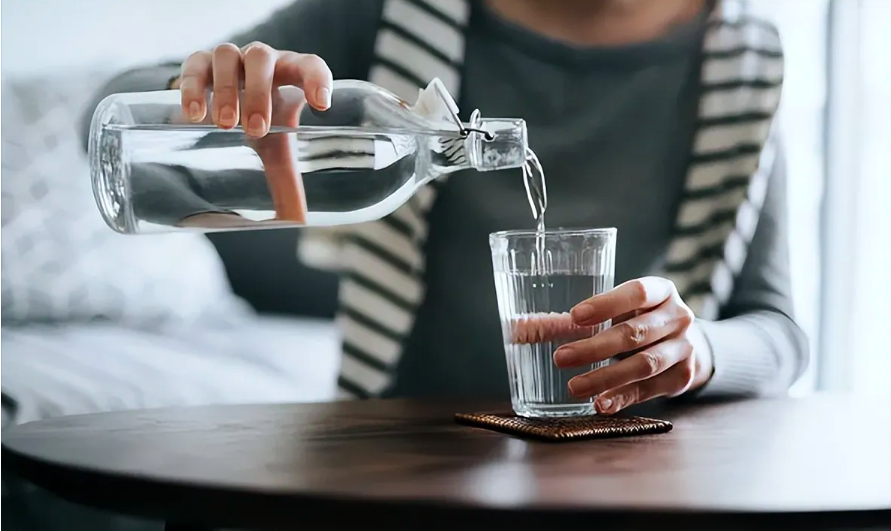Ăn 'ít muối, ít dầu' có sai không? Sau 60 tuổi, hãy thử làm 4 điều này khi ăn! - Ảnh 6. Ăn 'ít muối, ít dầu' có sai không? Sau 60 tuổi, hãy thử làm 4 điều này khi ăn! - Ảnh 6.