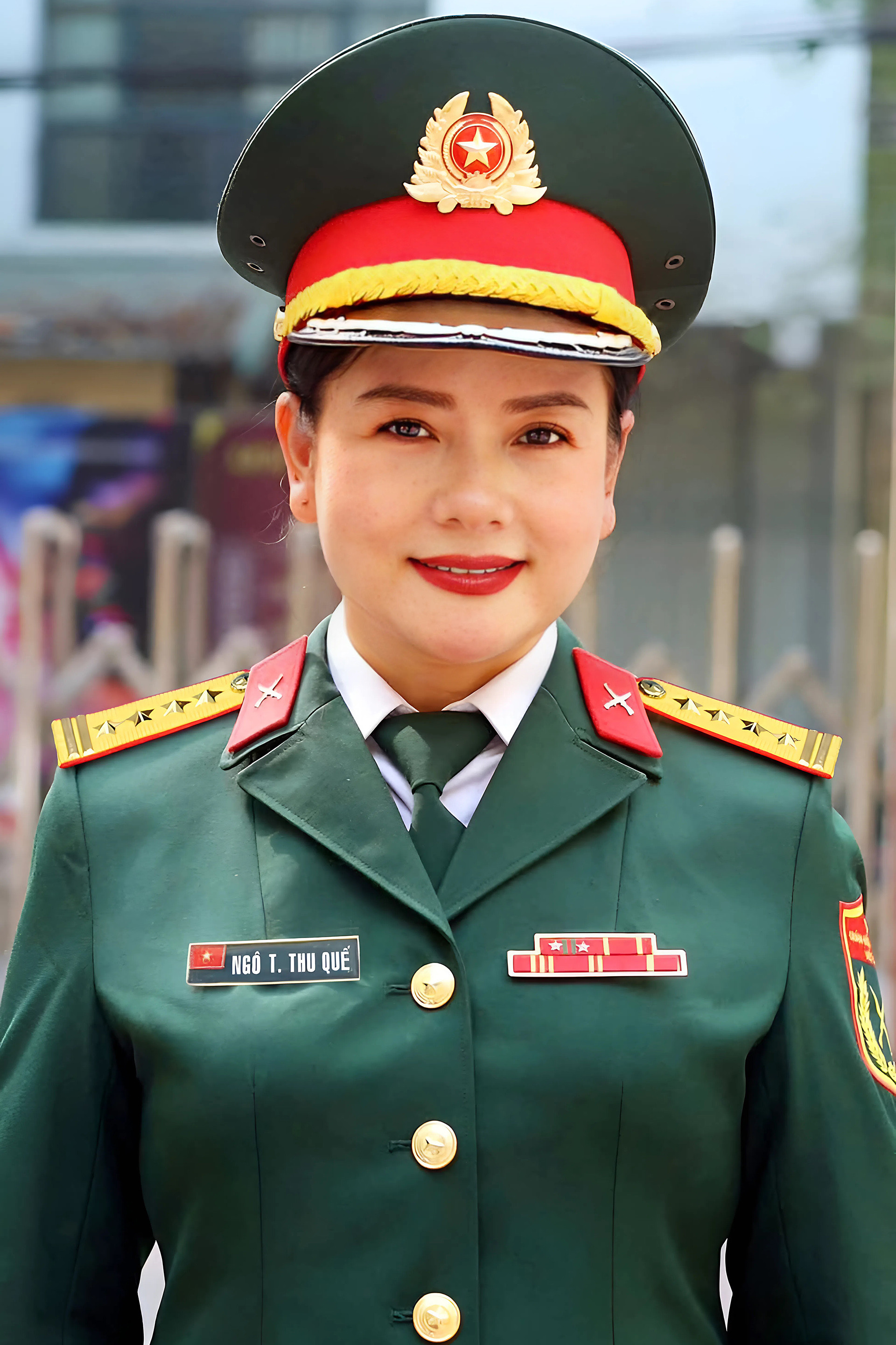 NSND Thu Quế mang quân hàm Đại tá đón niềm vui mới ở tuổi 56 - Ảnh 2. NSND Thu Quế mang quân hàm Đại tá đón niềm vui mới ở tuổi 56 - Ảnh 2.