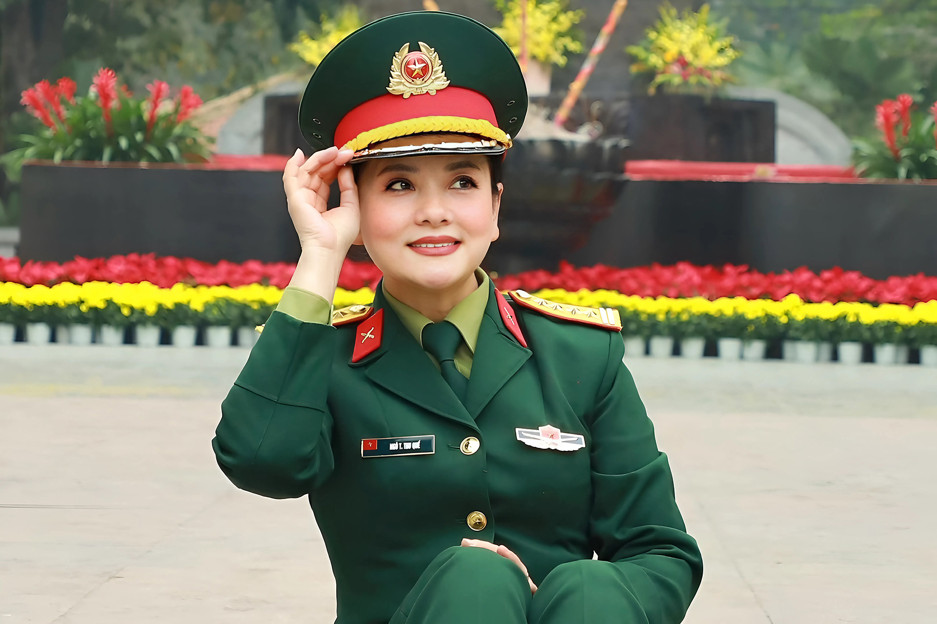 NSND Thu Quế mang quân hàm Đại tá đón niềm vui mới ở tuổi 56 - Ảnh 1. NSND Thu Quế mang quân hàm Đại tá đón niềm vui mới ở tuổi 56 - Ảnh 1.