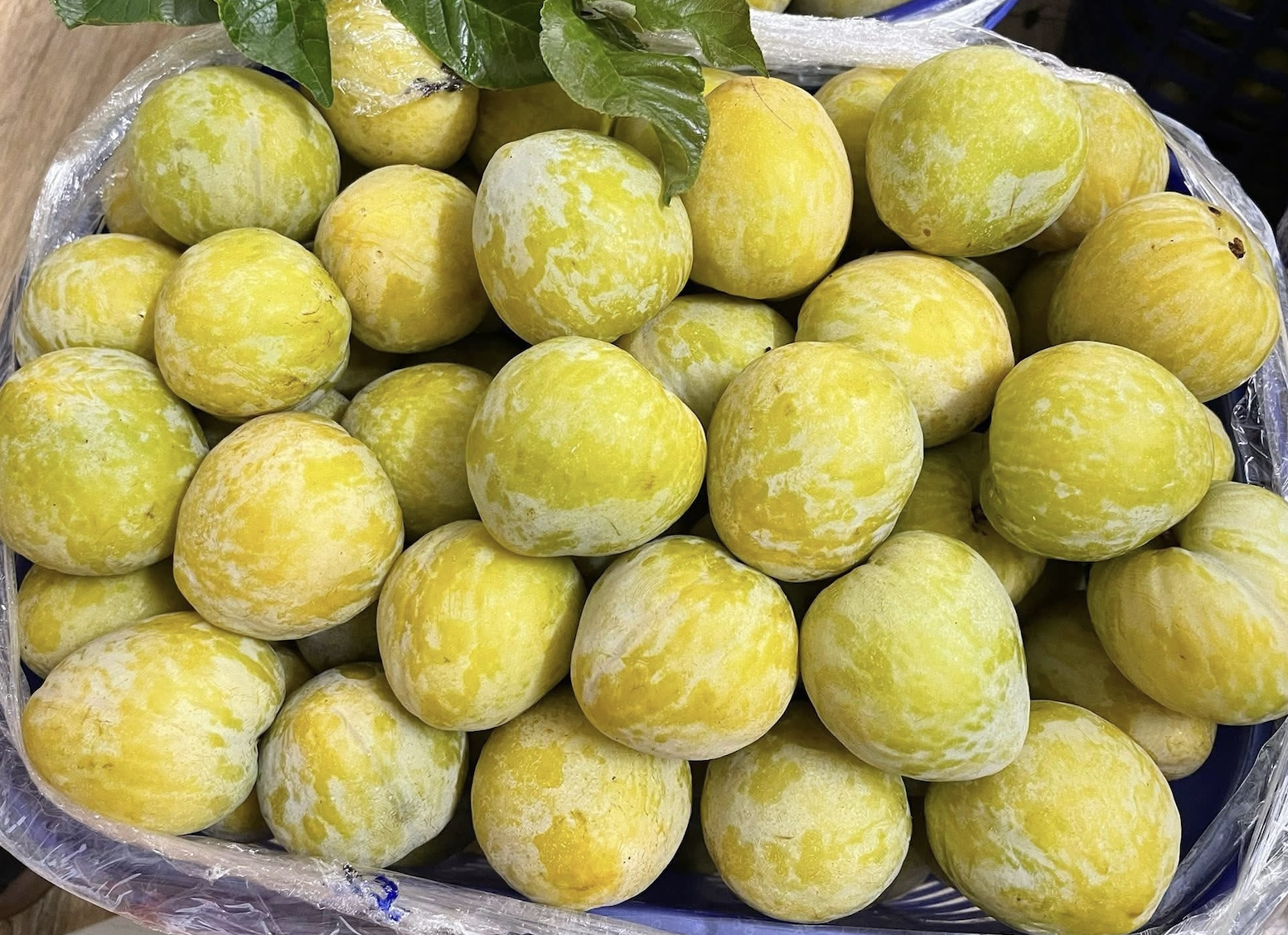Thêm một loại quả Trung Quốc đổ bộ chợ Việt, giá 450.000 đồng/kg vẫn ‘cháy hàng’ - Ảnh 1. Thêm một loại quả Trung Quốc đổ bộ chợ Việt, giá 450.000 đồng/kg vẫn ‘cháy hàng’ - Ảnh 1.