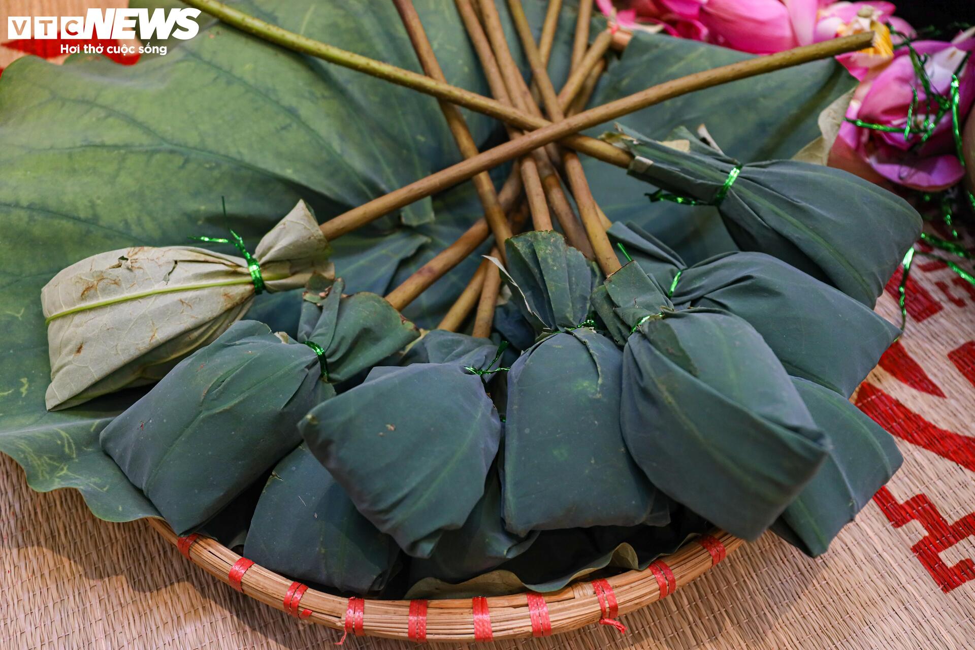 Loại trà đắt đỏ nhất Hà Nội, giá hơn 10 triệu đồng/kg được chế biến thế nào? - Ảnh 16. Loại trà đắt đỏ nhất Hà Nội, giá hơn 10 triệu đồng/kg được chế biến thế nào? - Ảnh 16.