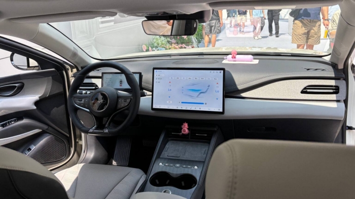 Xe sedan hạng trung giá 485 triệu đồng đẹp sang trọng như Toyota Camry, rẻ hơn Honda Civic, chỉ như Toyota Vios có gì đặc biệt khi ra mắt ở Trung Quốc? - Ảnh 5. Xe sedan hạng trung giá 485 triệu đồng đẹp sang trọng như Toyota Camry, rẻ hơn Honda Civic, chỉ như Toyota Vios có gì đặc biệt khi ra mắt ở Trung Quốc? - Ảnh 5.