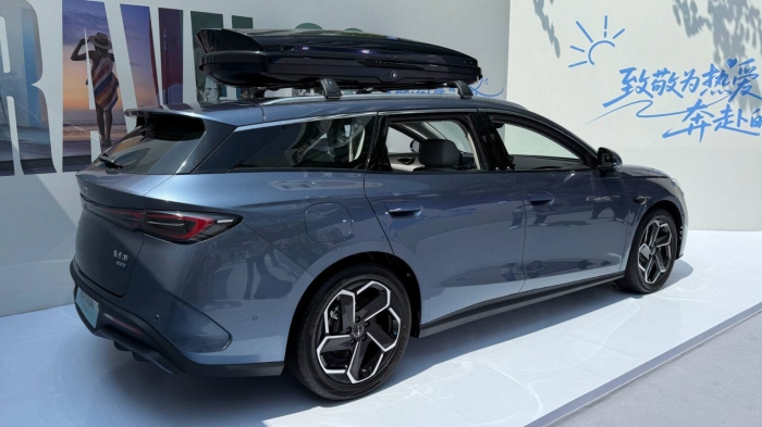 Xe sedan hạng trung giá 485 triệu đồng đẹp sang trọng như Toyota Camry, rẻ hơn Honda Civic, chỉ như Toyota Vios có gì đặc biệt khi ra mắt ở Trung Quốc? - Ảnh 4. Xe sedan hạng trung giá 485 triệu đồng đẹp sang trọng như Toyota Camry, rẻ hơn Honda Civic, chỉ như Toyota Vios có gì đặc biệt khi ra mắt ở Trung Quốc? - Ảnh 4.