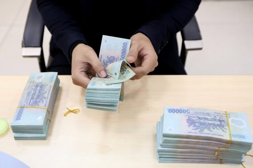 Gửi tiết kiệm 6 tháng hay 1 năm: Ngân viên ngân hàng giàu kinh nghiệm đưa ra lời khuyên chính xác - Ảnh 2. Gửi tiết kiệm 6 tháng hay 1 năm: Ngân viên ngân hàng giàu kinh nghiệm đưa ra lời khuyên chính xác - Ảnh 2.
