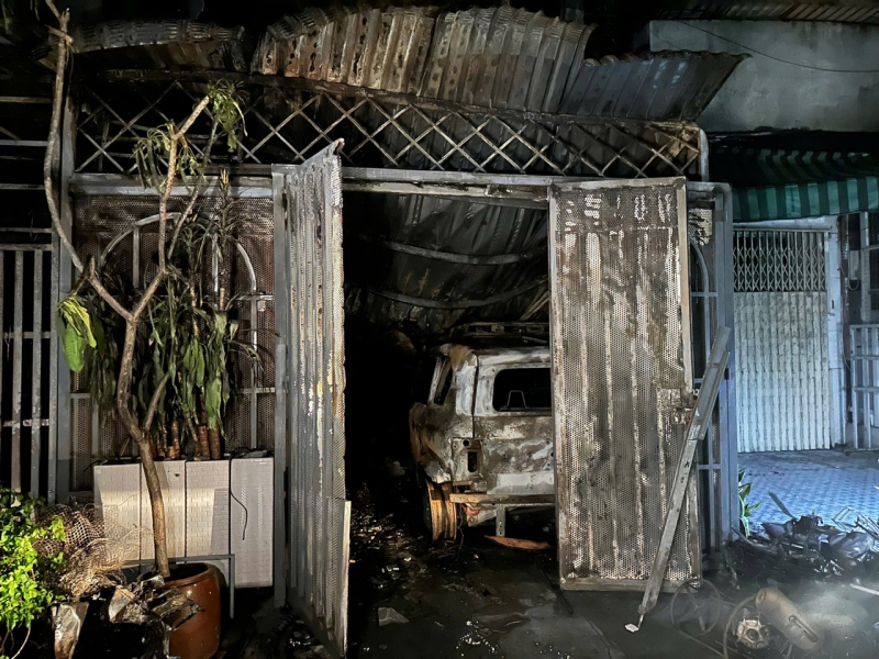 Công an TP Hồ Chí Minh thông tin về nguyên nhân vụ cháy cư xá Độc Lập làm 8 người tử vong - Ảnh 2. Công an TP Hồ Chí Minh thông tin về nguyên nhân vụ cháy cư xá Độc Lập làm 8 người tử vong - Ảnh 2.