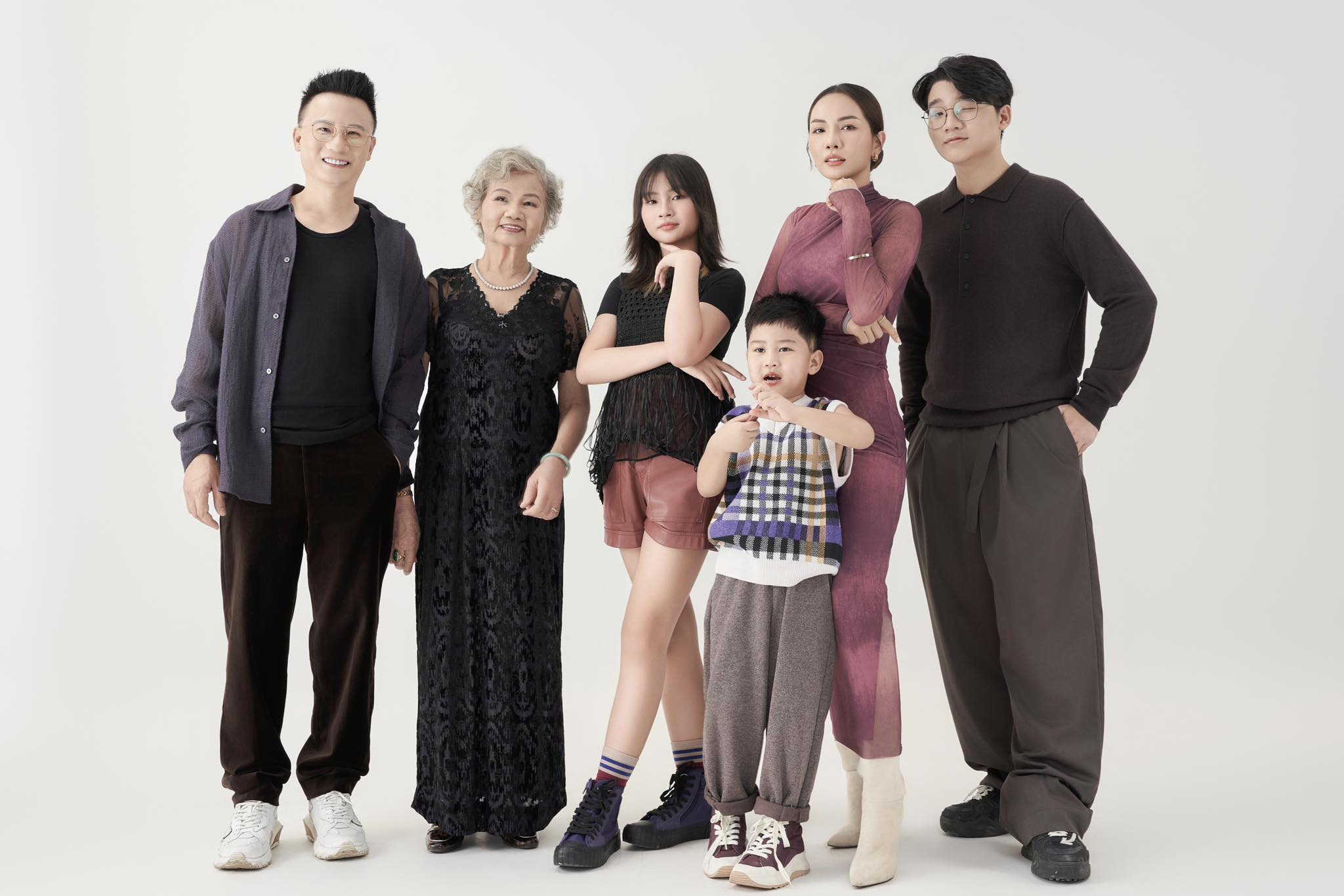 Nam ca sĩ quê Ninh Bình giàu đến mức vài năm đổi nhà một lần, sắp có thêm biệt thự 'khủng' đón Tết - Ảnh 9.