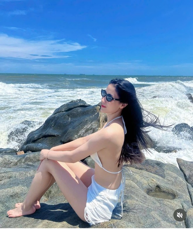 Kiều Trinh 'đốn tim' người hâm mộ với bộ ảnh bikini nóng bỏng - Ảnh 7. Kiều Trinh 'đốn tim' người hâm mộ với bộ ảnh bikini nóng bỏng - Ảnh 7.
