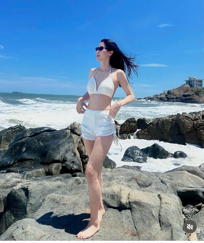 Kiều Trinh 'đốn tim' người hâm mộ với bộ ảnh bikini nóng bỏng - Ảnh 2. Kiều Trinh 'đốn tim' người hâm mộ với bộ ảnh bikini nóng bỏng - Ảnh 2.