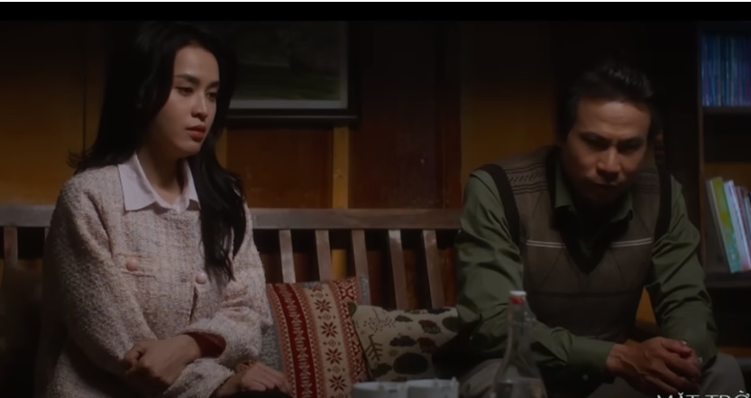 'Mặt trời lạnh' mới nhất (tập 18): Hết cửa yêu Sơn Dương, Mai Ly chuyển hướng giữ chặt Tuấn Trần - Ảnh 3. 'Mặt trời lạnh' mới nhất (tập 18): Hết cửa yêu Sơn Dương, Mai Ly chuyển hướng giữ chặt Tuấn Trần - Ảnh 3.