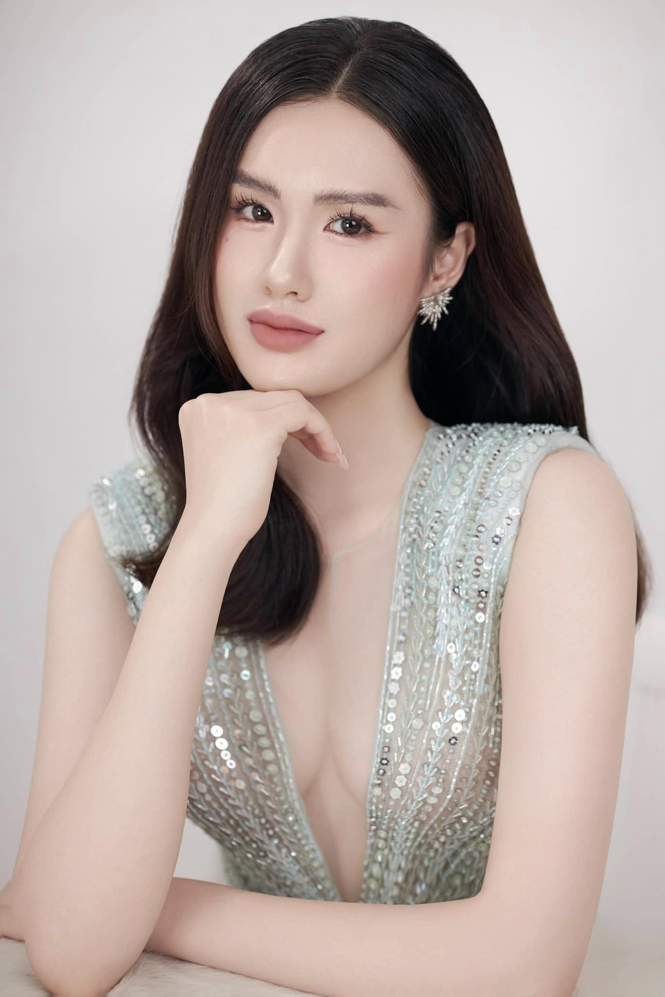 Nhan sắc á hậu được chọn dự thi Hoa hậu Trái đất 2025 đang gây tranh cãi - Ảnh 7.