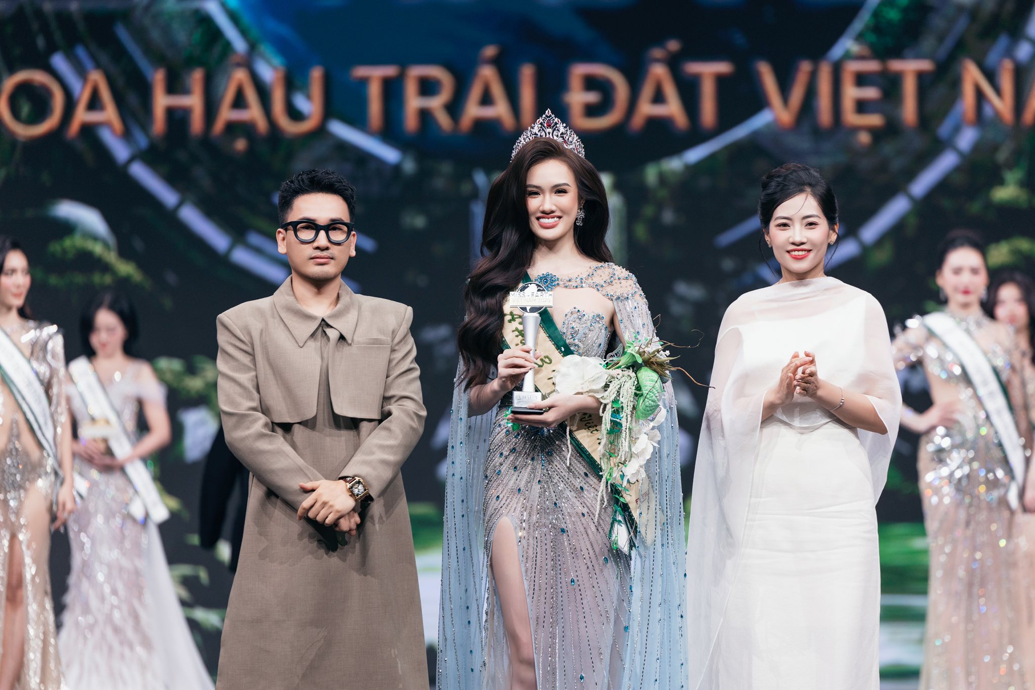 Nhan sắc á hậu được chọn dự thi Hoa hậu Trái đất 2025 đang gây tranh cãi - Ảnh 3.