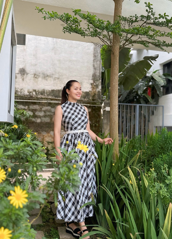 Vẻ đẹp đằm thắm của nữ ca sĩ sao mai điểm quê Quảng Ninh cùng thế hệ với Tùng Dương, Khánh Linh - Ảnh 5. Vẻ đẹp đằm thắm của nữ ca sĩ sao mai điểm quê Quảng Ninh cùng thế hệ với Tùng Dương, Khánh Linh - Ảnh 5.