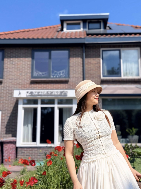 Vẻ đẹp đằm thắm của nữ ca sĩ sao mai điểm quê Quảng Ninh cùng thế hệ với Tùng Dương, Khánh Linh - Ảnh 7. Vẻ đẹp đằm thắm của nữ ca sĩ sao mai điểm quê Quảng Ninh cùng thế hệ với Tùng Dương, Khánh Linh - Ảnh 7.