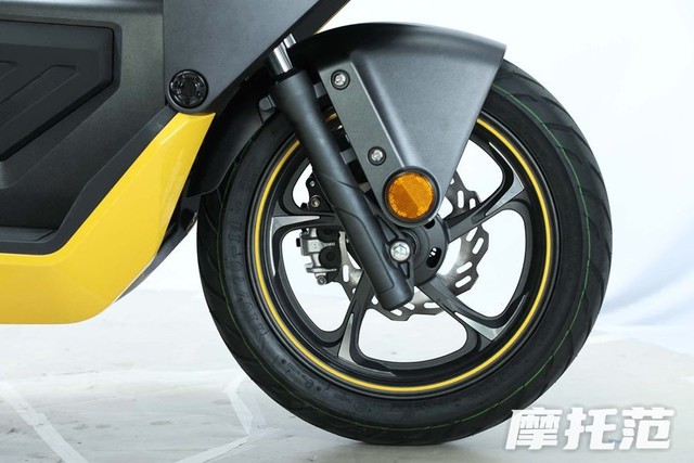 Xe ga 150cc giá 47 triệu đồng đẹp, xịn, trang bị ngang SH, rẻ hơn SH Mode, chỉ ngang Air Blade- Ảnh 6. Xe ga 150cc giá 47 triệu đồng đẹp, xịn, trang bị ngang SH, rẻ hơn SH Mode, chỉ ngang Air Blade- Ảnh 6.